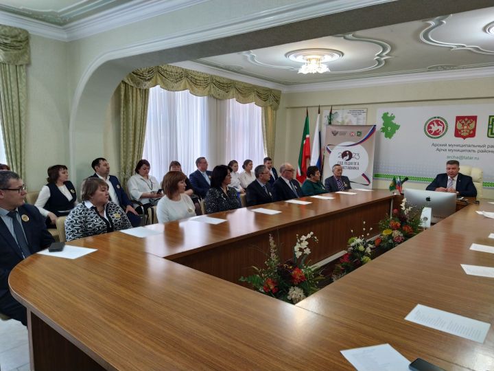 Татарстанда Укытучы һәм остаз елын ачтылар